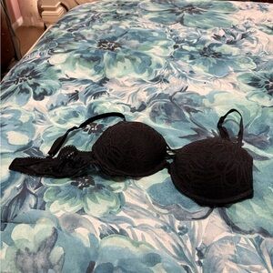 NWOT Victoria Secret “Dream Angels” Elegant Black Lace Push-Up Bra Size 38B